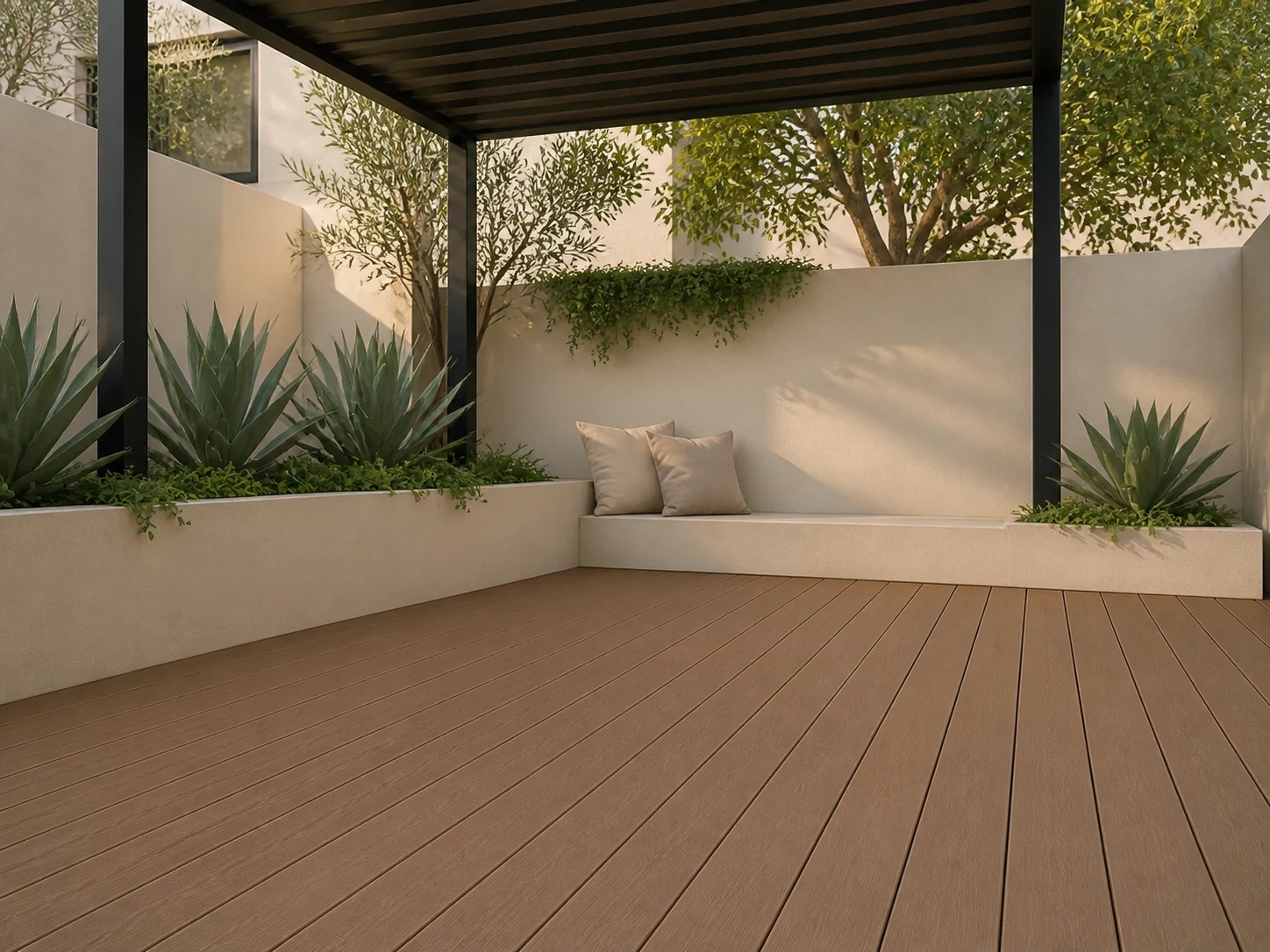 Terraza ajardinada con deck instalado por la cara Panna